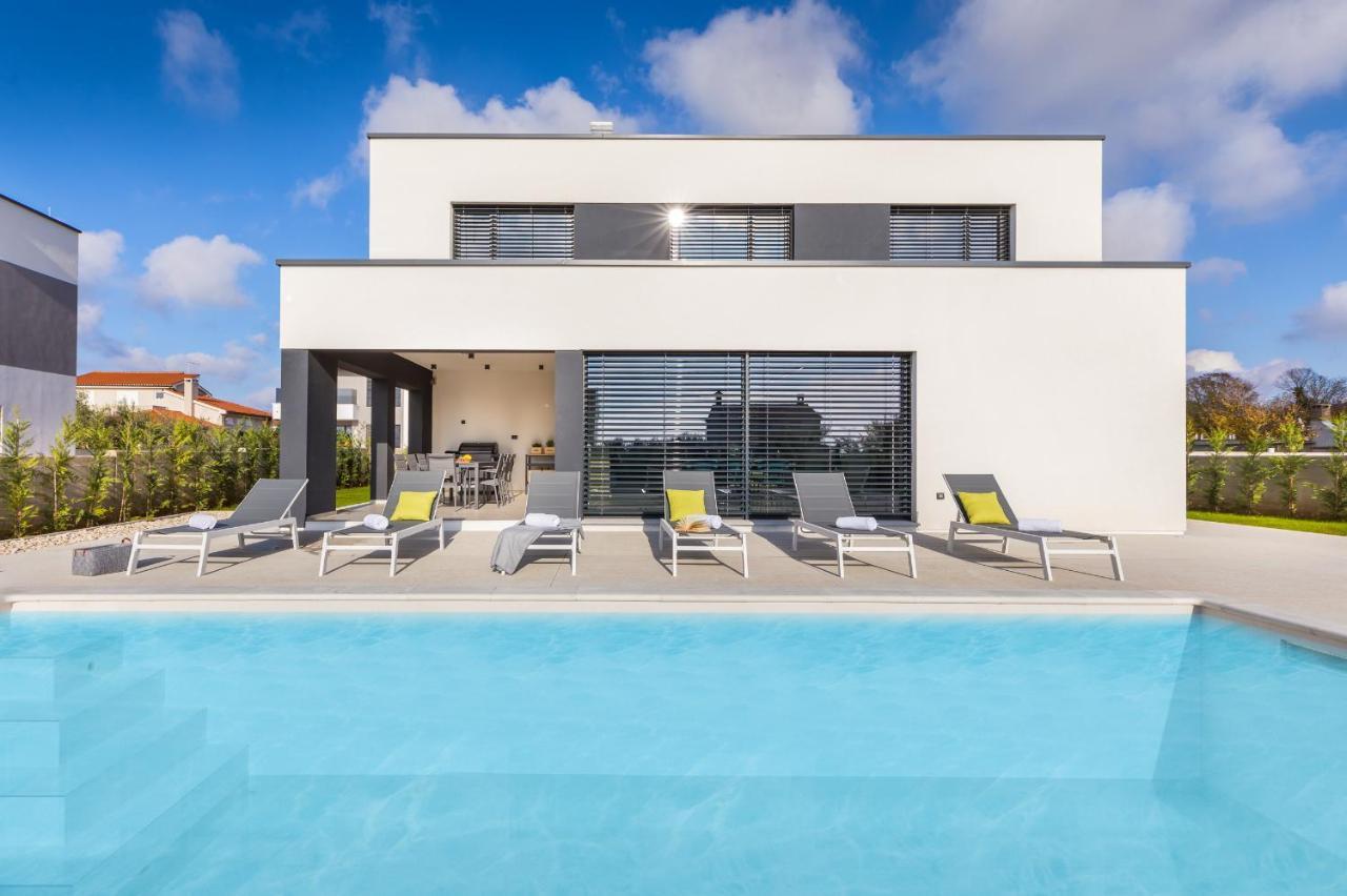 Amazing Private Villa With Outdoor Swimming Pool In Vodnjan Exteriör bild