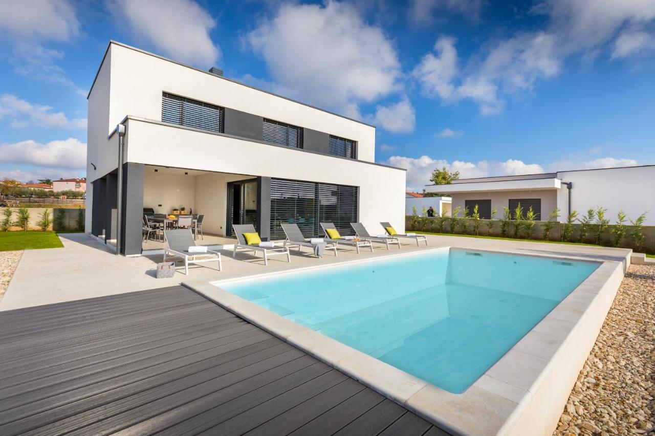 Amazing Private Villa With Outdoor Swimming Pool In Vodnjan Exteriör bild