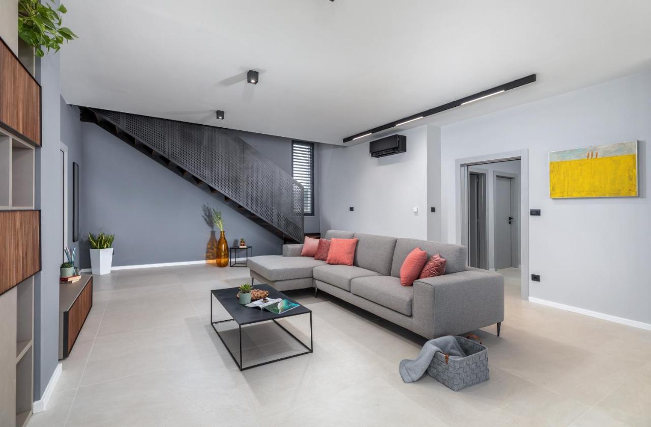 Amazing Private Villa With Outdoor Swimming Pool In Vodnjan Exteriör bild