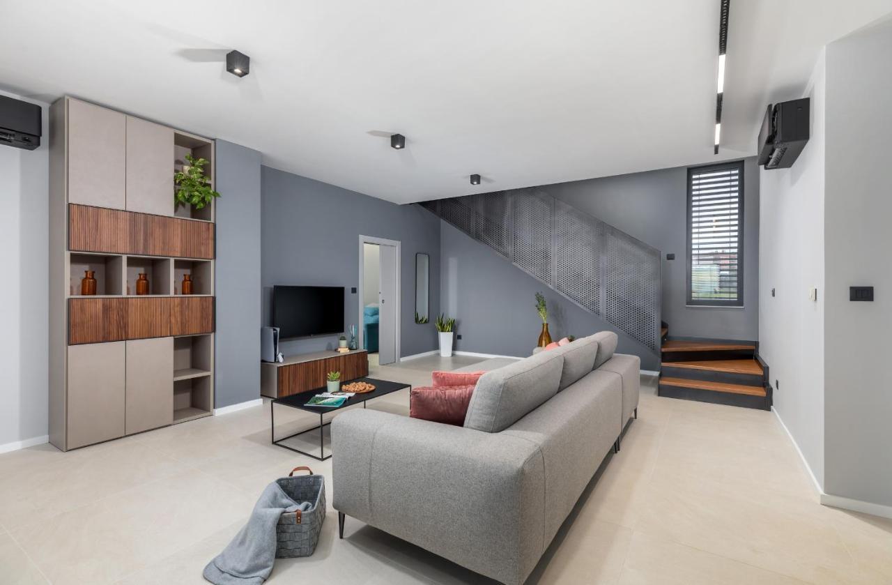 Amazing Private Villa With Outdoor Swimming Pool In Vodnjan Exteriör bild
