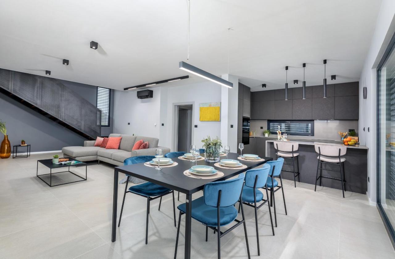 Amazing Private Villa With Outdoor Swimming Pool In Vodnjan Exteriör bild